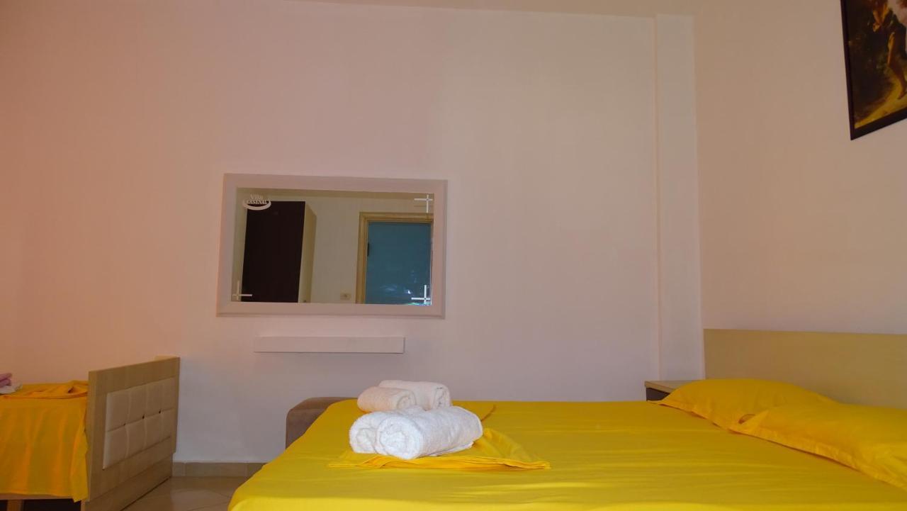 Hotel Arsenal كساميل المظهر الخارجي الصورة